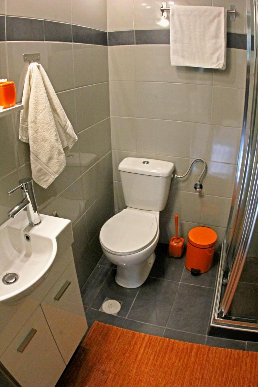 Stylish City Center Garden Apartment Atene Esterno foto