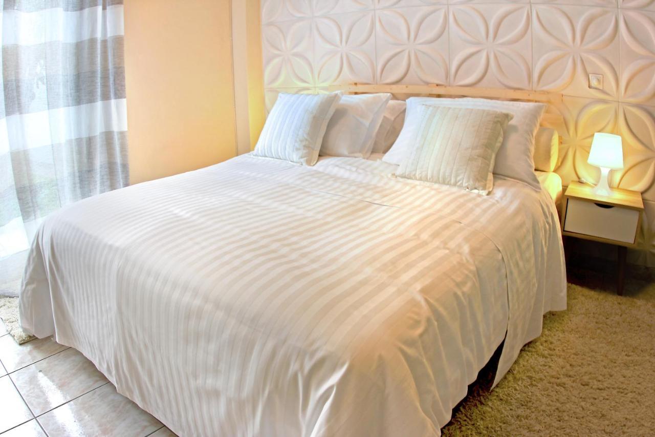 Stylish City Center Garden Apartment Atene Esterno foto